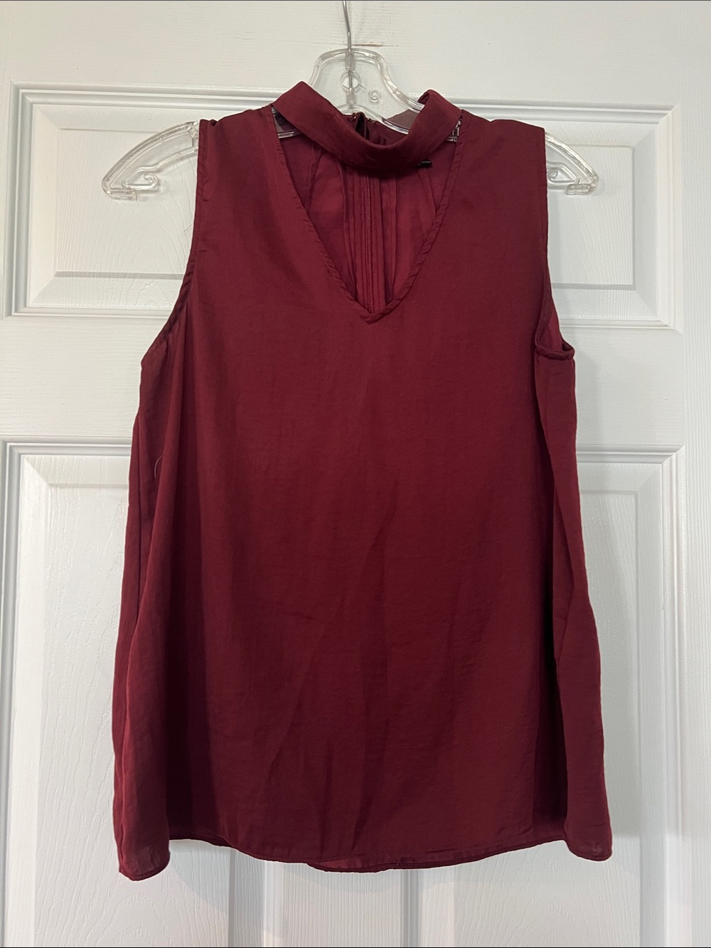 Sleeveless Mock-Neck V-Neck Top in Deep Wine